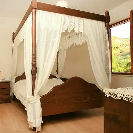アパート Areti Courtyard